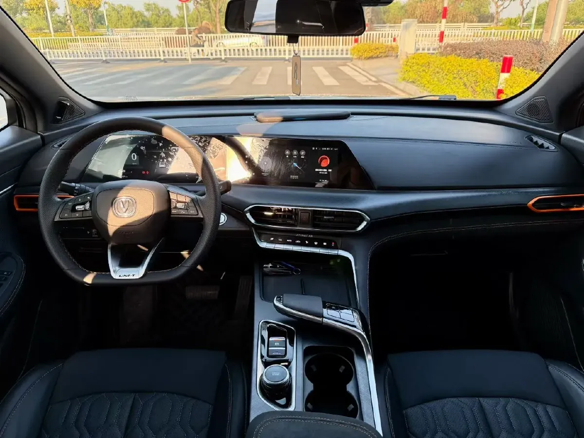 2022 ChangAn UNI-T 1.5T 188HP L4 7DCT,autocango,china used car exporter,china ev exporter,chinese used car exporter,chinese used ev exporter