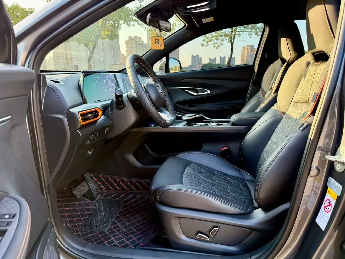 2022 ChangAn UNI-T 1.5T 188HP L4 7DCT,autocango,china used car exporter,china ev exporter,chinese used car exporter,chinese used ev exporter