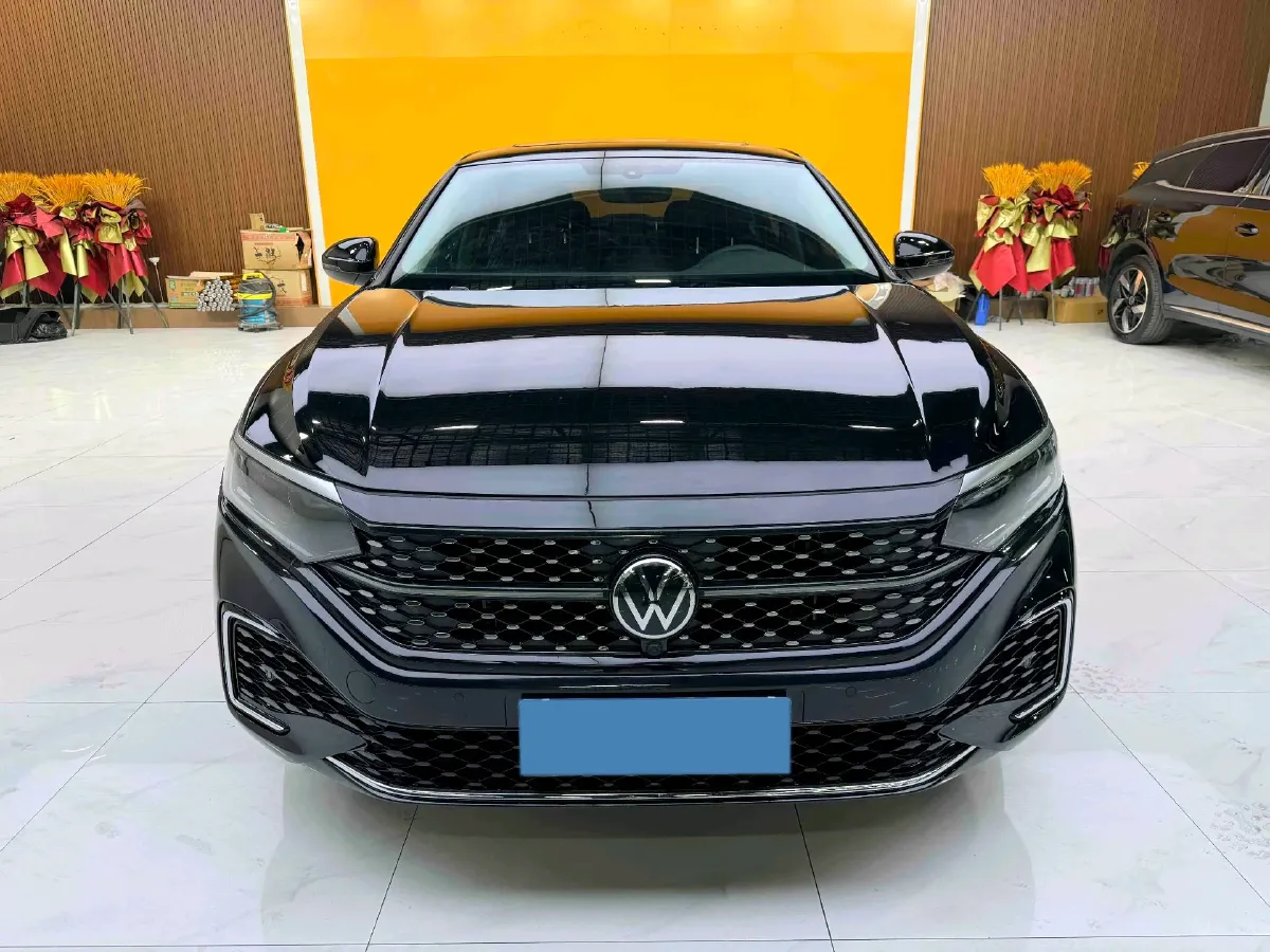 2025 Volkswagen Passat 2.0T 220HP L4 7DCT,autocango,china used car exporter,china ev exporter,chinese used car exporter,chinese used ev exporter