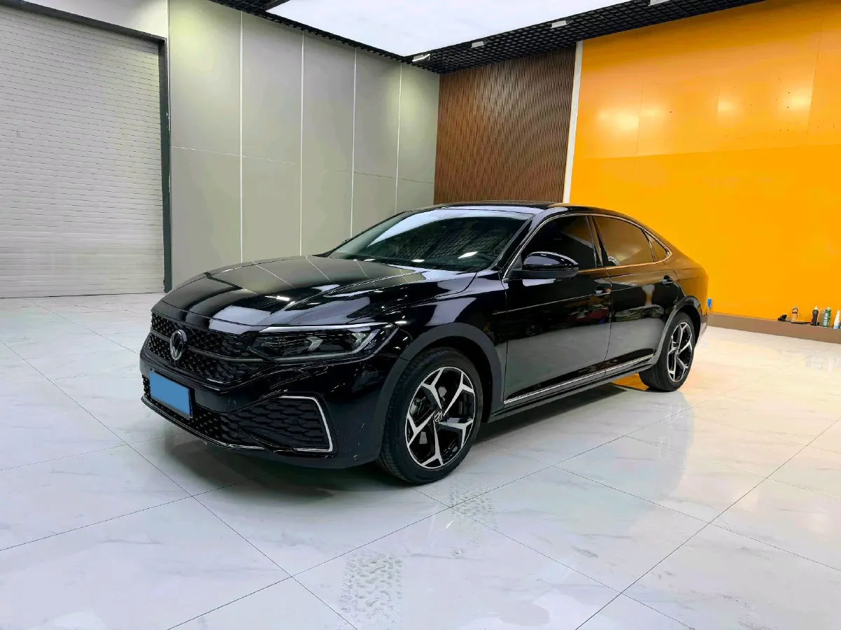 2025 Volkswagen Passat 2.0T 220HP L4 7DCT,autocango,china used car exporter,china ev exporter,chinese used car exporter,chinese used ev exporter