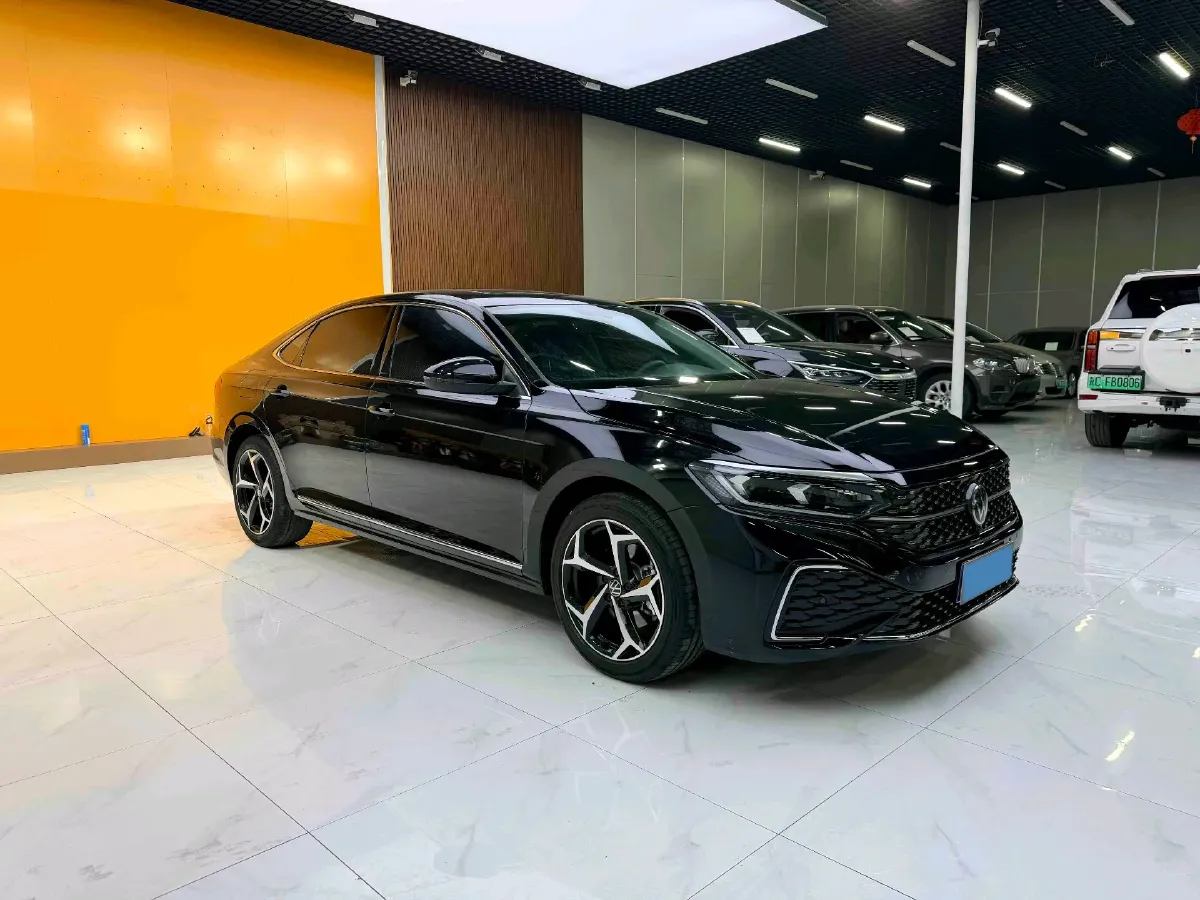 2025 Volkswagen Passat 2.0T 220HP L4 7DCT,autocango,china used car exporter,china ev exporter,chinese used car exporter,chinese used ev exporter