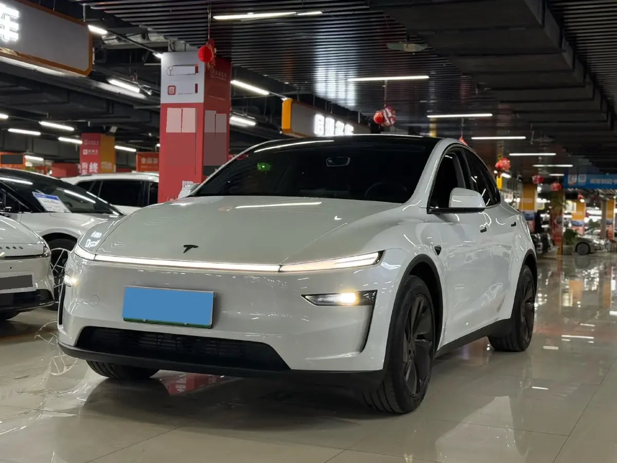 2025 Tesla Model Y BEV 62.5KWH