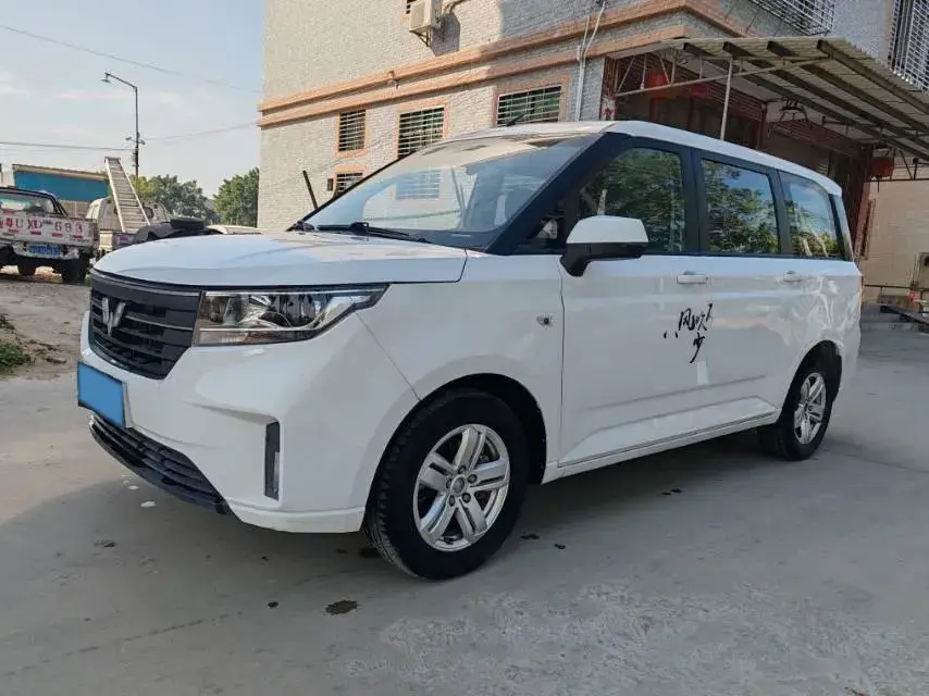 2019 WuLing HongGuang Plus 1.5T 147HP L4 6MT