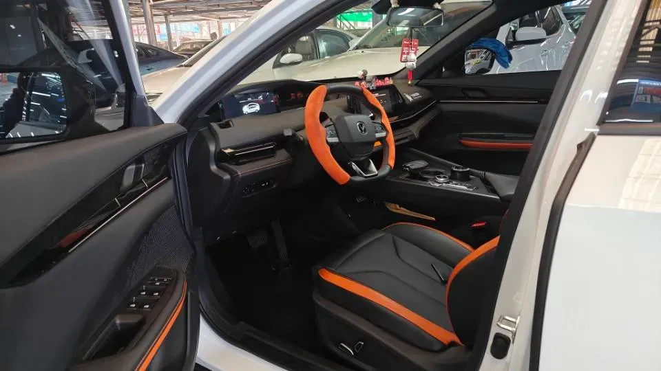 2023 ChangAn UNI-V 1.5T 188HP L4 7DCT,autocango,china used car exporter,china ev exporter,chinese used car exporter,chinese used ev exporter