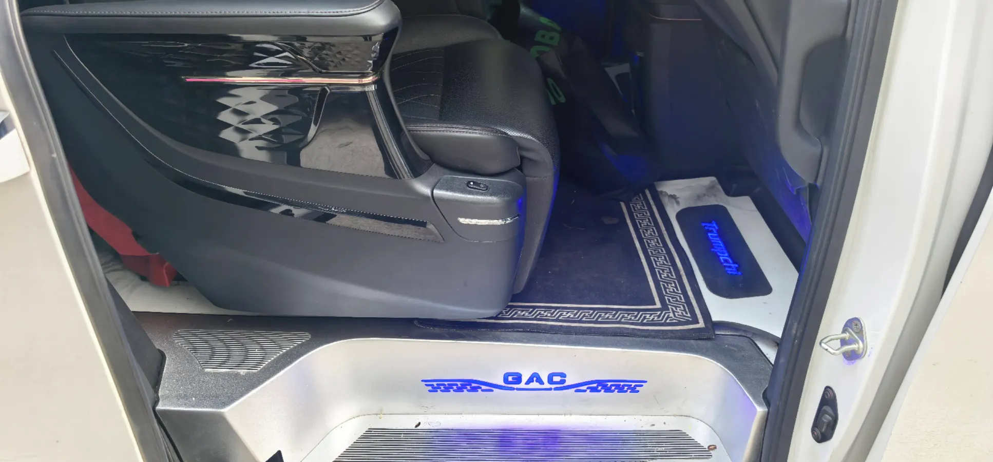 2024 GAC Trumpchi M8 2.0T 252HP L4 8AT,autocango,china used car exporter,china ev exporter,chinese used car exporter,chinese used ev exporter