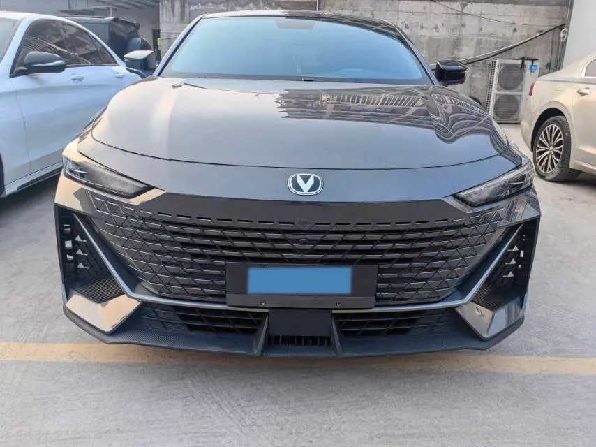 2022 ChangAn UNI-V 1.5T 188HP L4 7DCT,autocango,china used car exporter,china ev exporter,chinese used car exporter,chinese used ev exporter