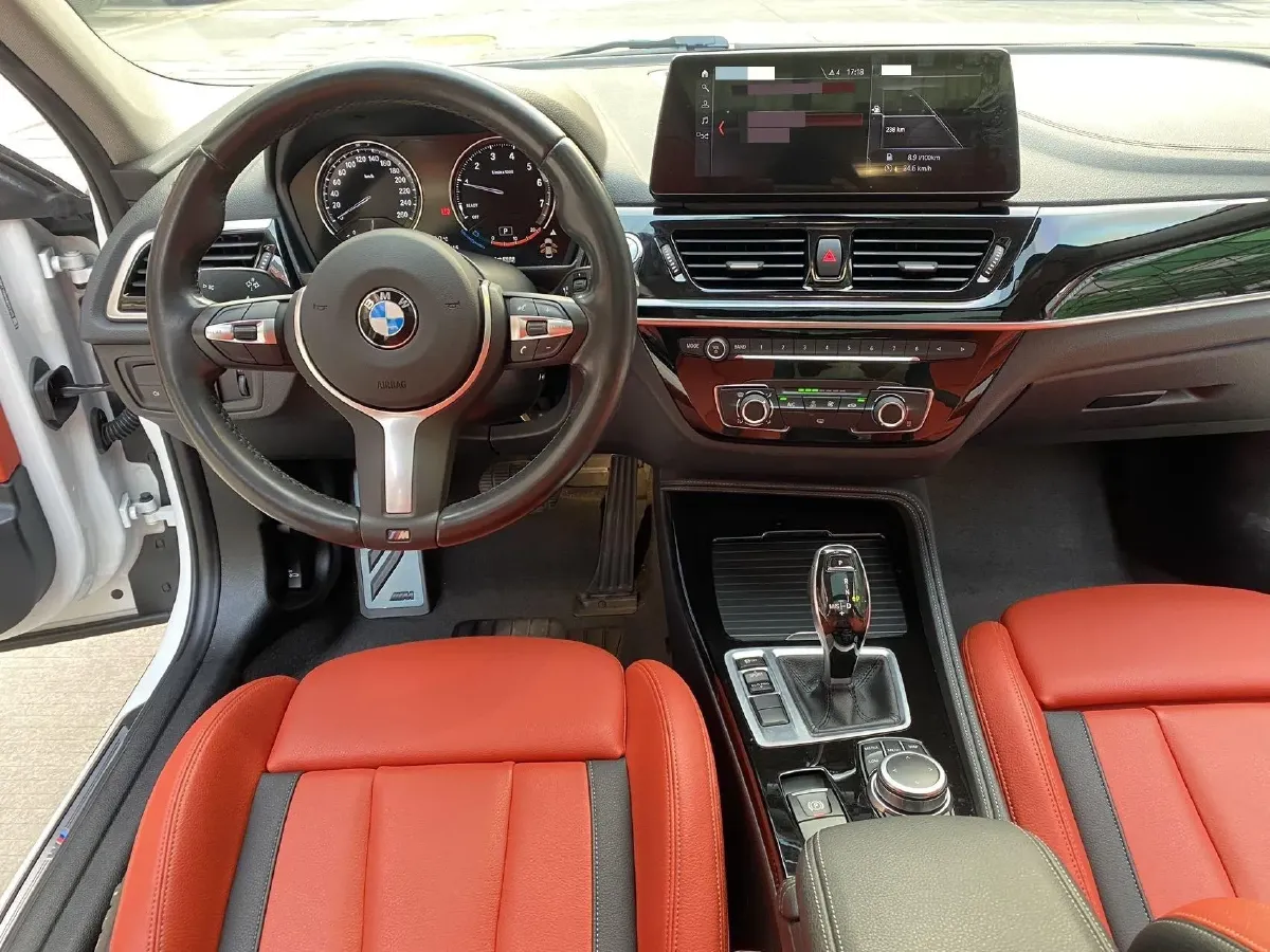 2022 BMW 1 Series 2.0T 192HP L4 7DCT,autocango,china used car exporter,china ev exporter,chinese used car exporter,chinese used ev exporter