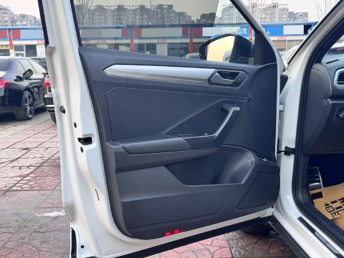 2021 Volkswagen T-Roc 1.4T 150HP L4 7DCT,autocango,china used car exporter,china ev exporter,chinese used car exporter,chinese used ev exporter