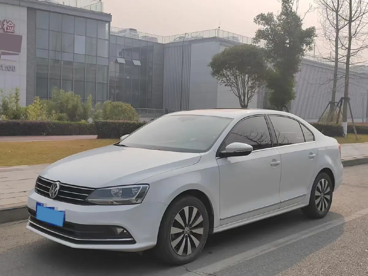 2018 Volkswagen Sagitar 1.2T 110HP L4 7DCT