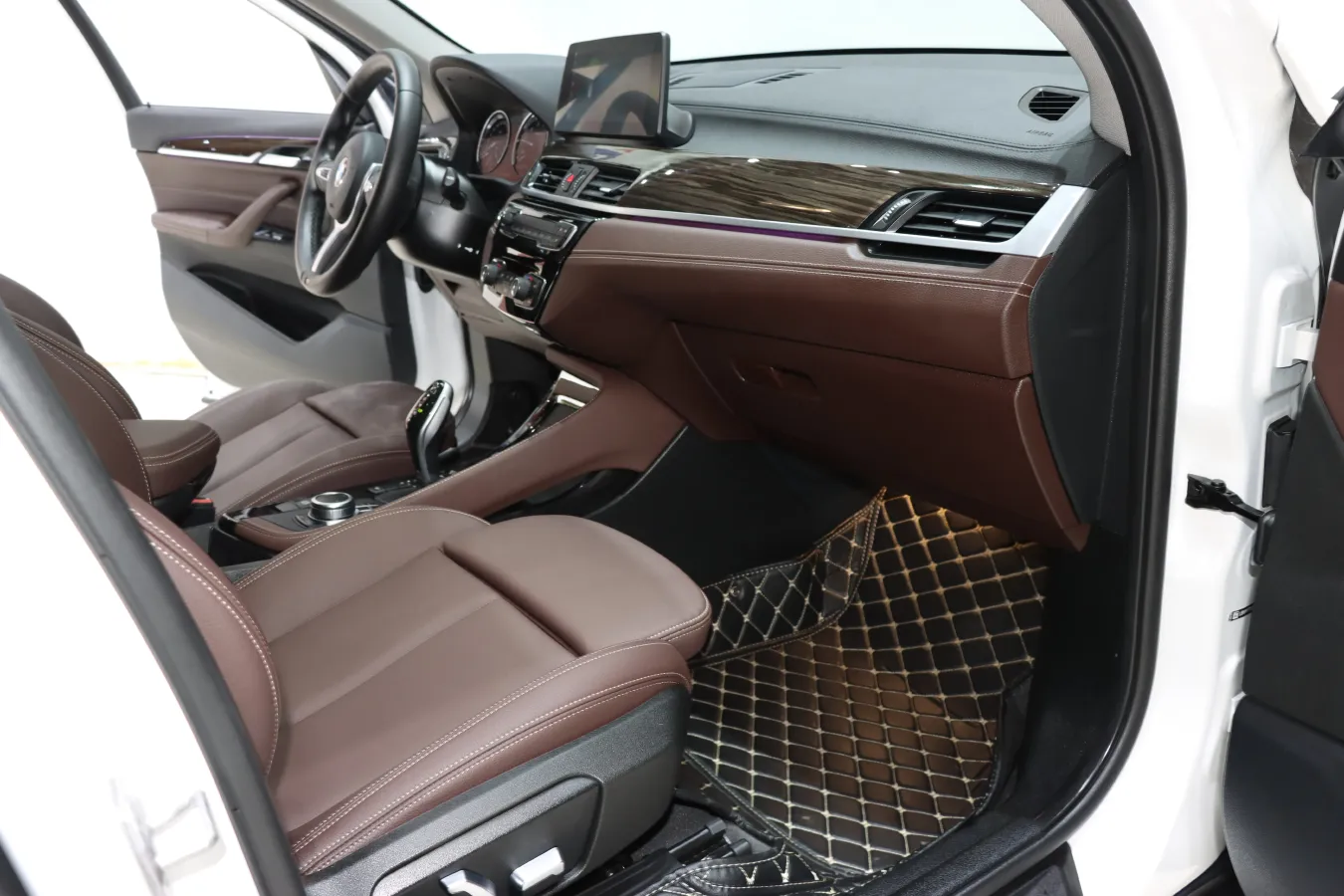 2022 BMW X1 2.0T 192HP L4 8AT,autocango,china used car exporter,china ev exporter,chinese used car exporter,chinese used ev exporter