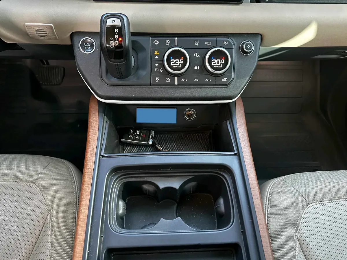 2020 Land Rover Defender 3.0T 400HP L6 8AT,autocango,china used car exporter,china ev exporter,chinese used car exporter,chinese used ev exporter