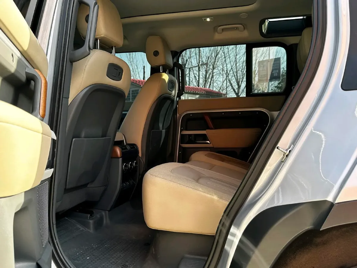 2020 Land Rover Defender 3.0T 400HP L6 8AT,autocango,china used car exporter,china ev exporter,chinese used car exporter,chinese used ev exporter