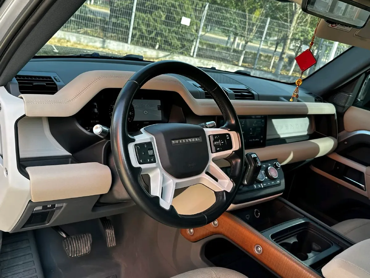 2020 Land Rover Defender 3.0T 400HP L6 8AT,autocango,china used car exporter,china ev exporter,chinese used car exporter,chinese used ev exporter