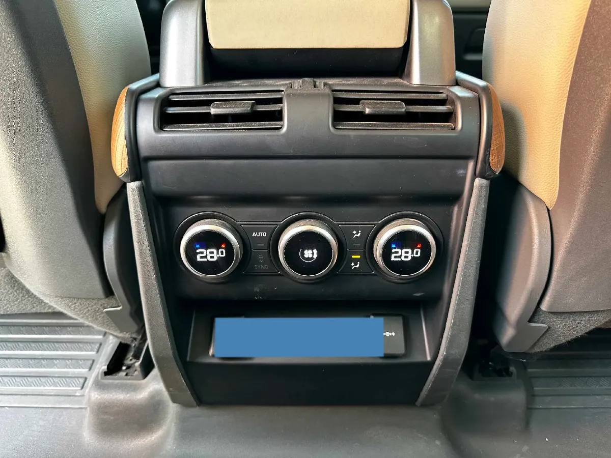 2020 Land Rover Defender 3.0T 400HP L6 8AT,autocango,china used car exporter,china ev exporter,chinese used car exporter,chinese used ev exporter