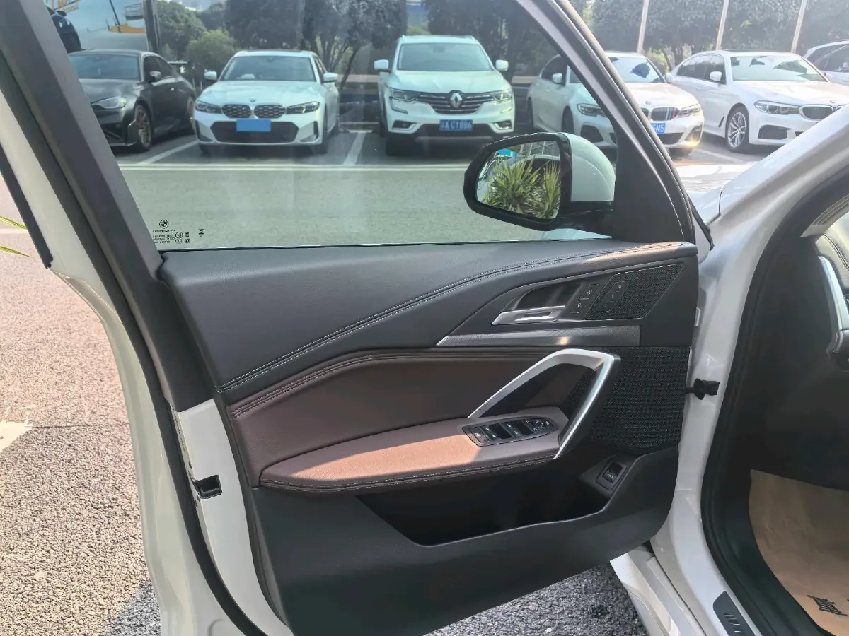 2024 BMW X1 2.0T 204HP L4 7DCT,autocango,china used car exporter,china ev exporter,chinese used car exporter,chinese used ev exporter