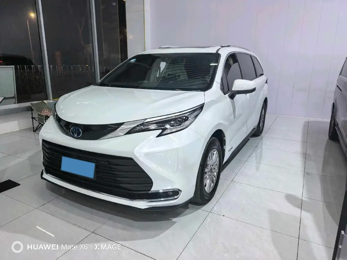 2021 Toyota Sienna 2.5L 192HP L4 E-CVT Hybrid
