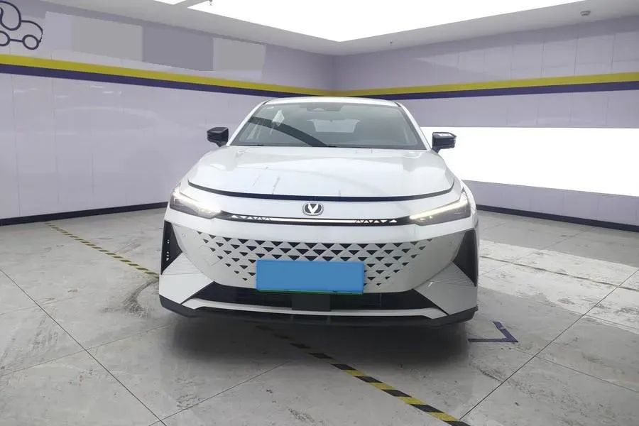 2024 ChangAn UNI-V iDD 1.5L 110HP L4 E-CVT PHEV 18.99KWH,autocango,china used car exporter,china ev exporter,chinese used car exporter,chinese used ev exporter