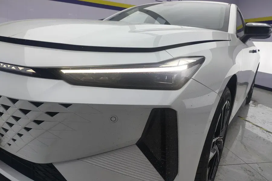 2024 ChangAn UNI-V iDD 1.5L 110HP L4 E-CVT PHEV 18.99KWH,autocango,china used car exporter,china ev exporter,chinese used car exporter,chinese used ev exporter