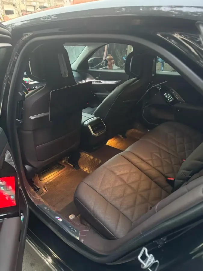 2023 BMW 7 Series 3.0T 381HP L6 8AT,autocango,china used car exporter,china ev exporter,chinese used car exporter,chinese used ev exporter