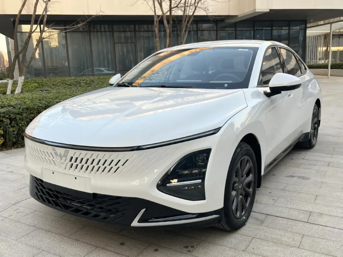 2025 WuLing XingGuang 1.5L 106HP L4 E-CVT PHEV