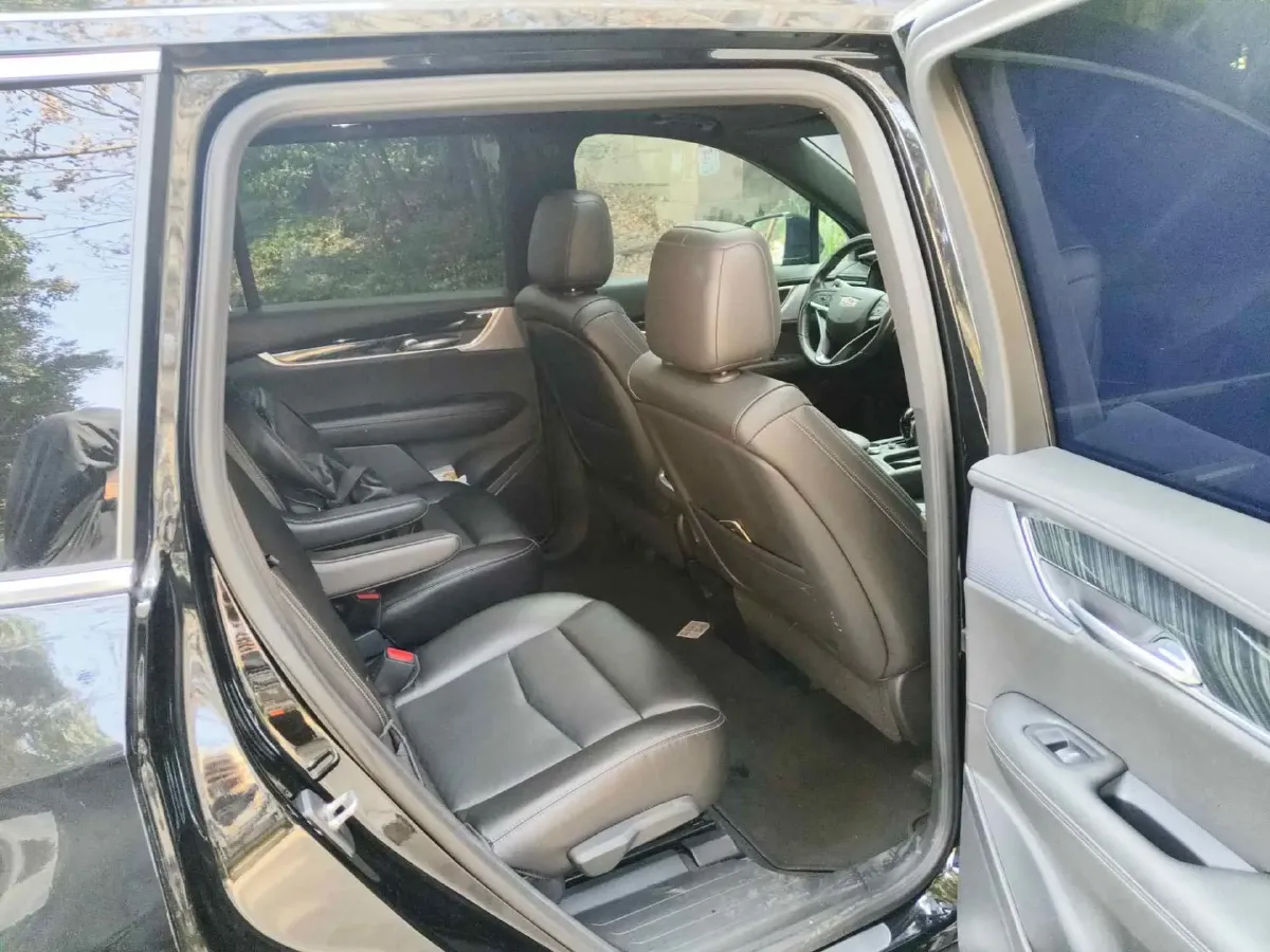 2022 Cadillac XT6 2.0T 237HP L4 9AT,autocango,china used car exporter,china ev exporter,chinese used car exporter,chinese used ev exporter