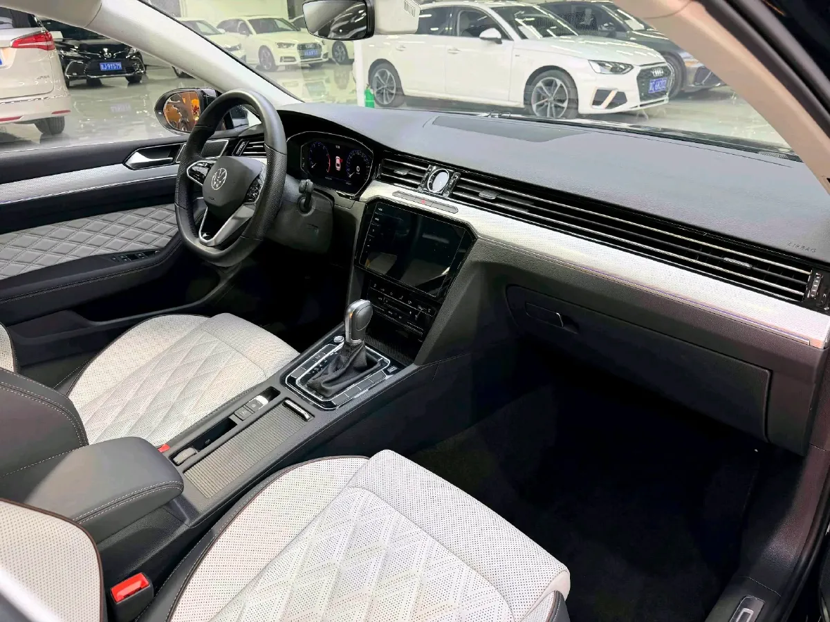 2023 Volkswagen Magotan 2.0T 186HP L4 7DCT,autocango,china used car exporter,china ev exporter,chinese used car exporter,chinese used ev exporter