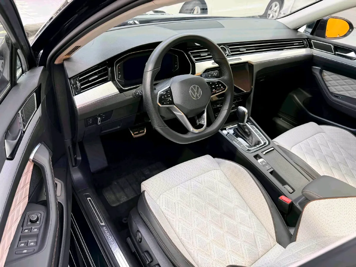 2023 Volkswagen Magotan 2.0T 186HP L4 7DCT,autocango,china used car exporter,china ev exporter,chinese used car exporter,chinese used ev exporter