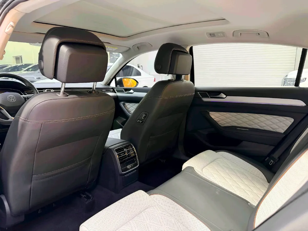 2023 Volkswagen Magotan 2.0T 186HP L4 7DCT,autocango,china used car exporter,china ev exporter,chinese used car exporter,chinese used ev exporter