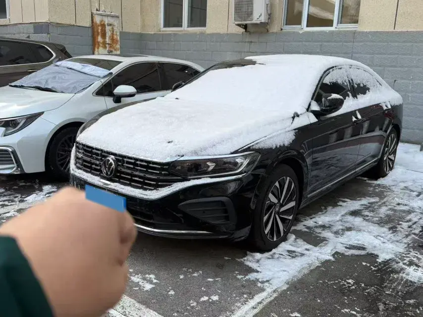 2025 Volkswagen Passat 2.0T 220HP L4 7DCT