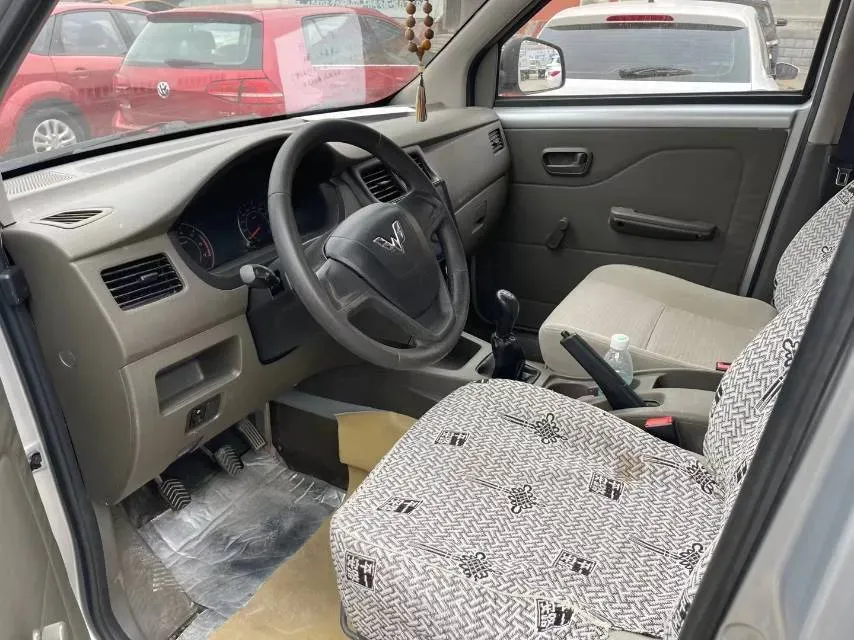 2019 WuLing RongGuang V 1.5L 99HP L4 6MT,autocango,china used car exporter,china ev exporter,chinese used car exporter,chinese used ev exporter