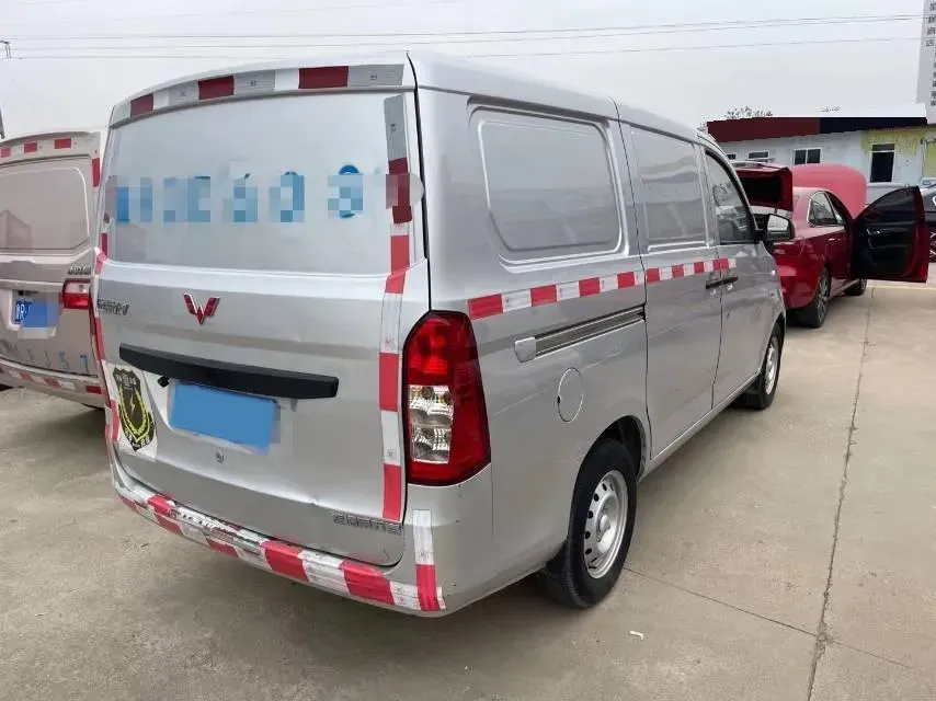 2019 WuLing RongGuang V 1.5L 99HP L4 6MT,autocango,china used car exporter,china ev exporter,chinese used car exporter,chinese used ev exporter