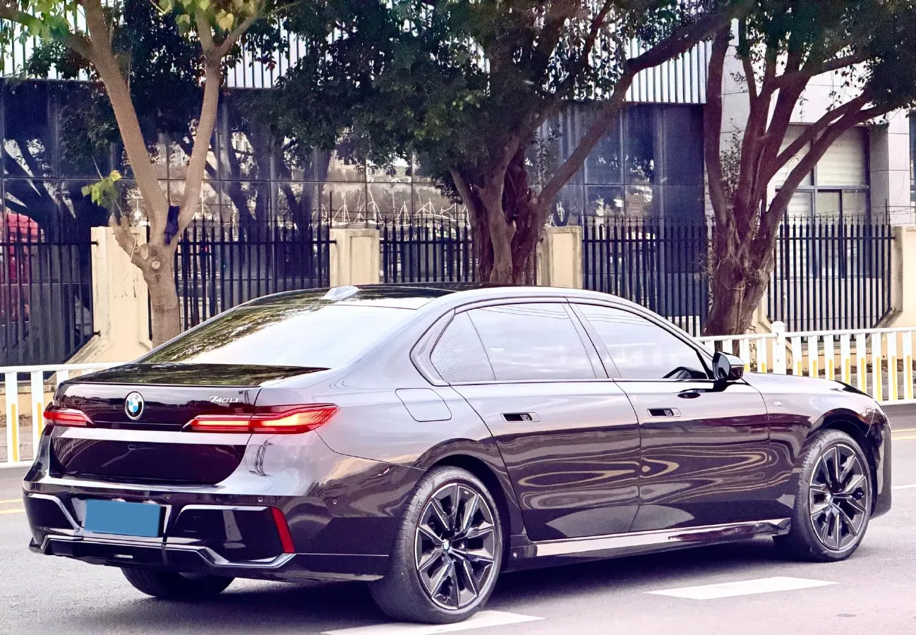 2023 BMW 7 Series 3.0T 381HP L6 8AT,autocango,china used car exporter,china ev exporter,chinese used car exporter,chinese used ev exporter