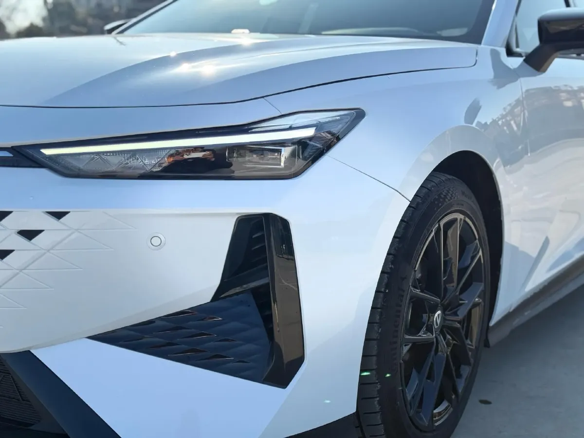 2024 ChangAn UNI-V 1.5T 188HP L4 7DCT,autocango,china used car exporter,china ev exporter,chinese used car exporter,chinese used ev exporter