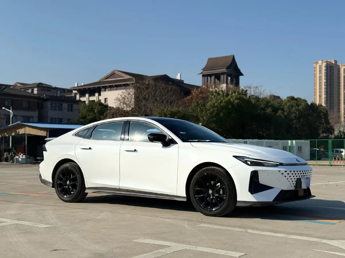 2024 ChangAn UNI-V 1.5T 188HP L4 7DCT,autocango,china used car exporter,china ev exporter,chinese used car exporter,chinese used ev exporter