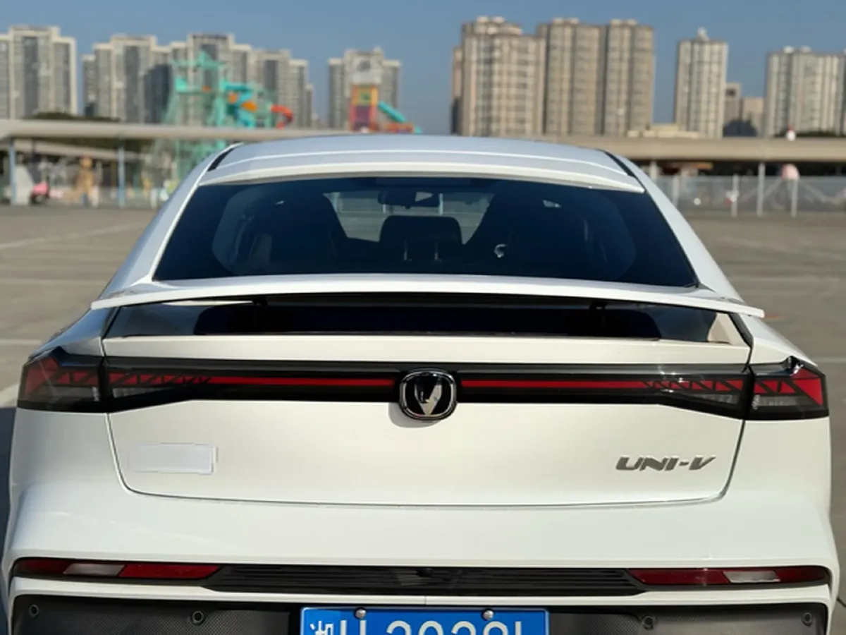 2024 ChangAn UNI-V 1.5T 188HP L4 7DCT,autocango,china used car exporter,china ev exporter,chinese used car exporter,chinese used ev exporter