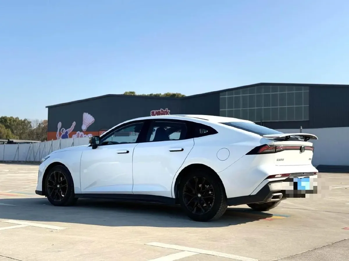 2024 ChangAn UNI-V 1.5T 188HP L4 7DCT,autocango,china used car exporter,china ev exporter,chinese used car exporter,chinese used ev exporter