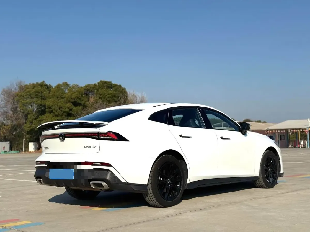 2024 ChangAn UNI-V 1.5T 188HP L4 7DCT,autocango,china used car exporter,china ev exporter,chinese used car exporter,chinese used ev exporter