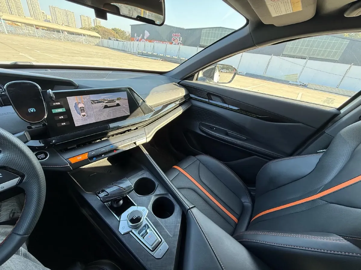 2024 ChangAn UNI-V 1.5T 188HP L4 7DCT,autocango,china used car exporter,china ev exporter,chinese used car exporter,chinese used ev exporter