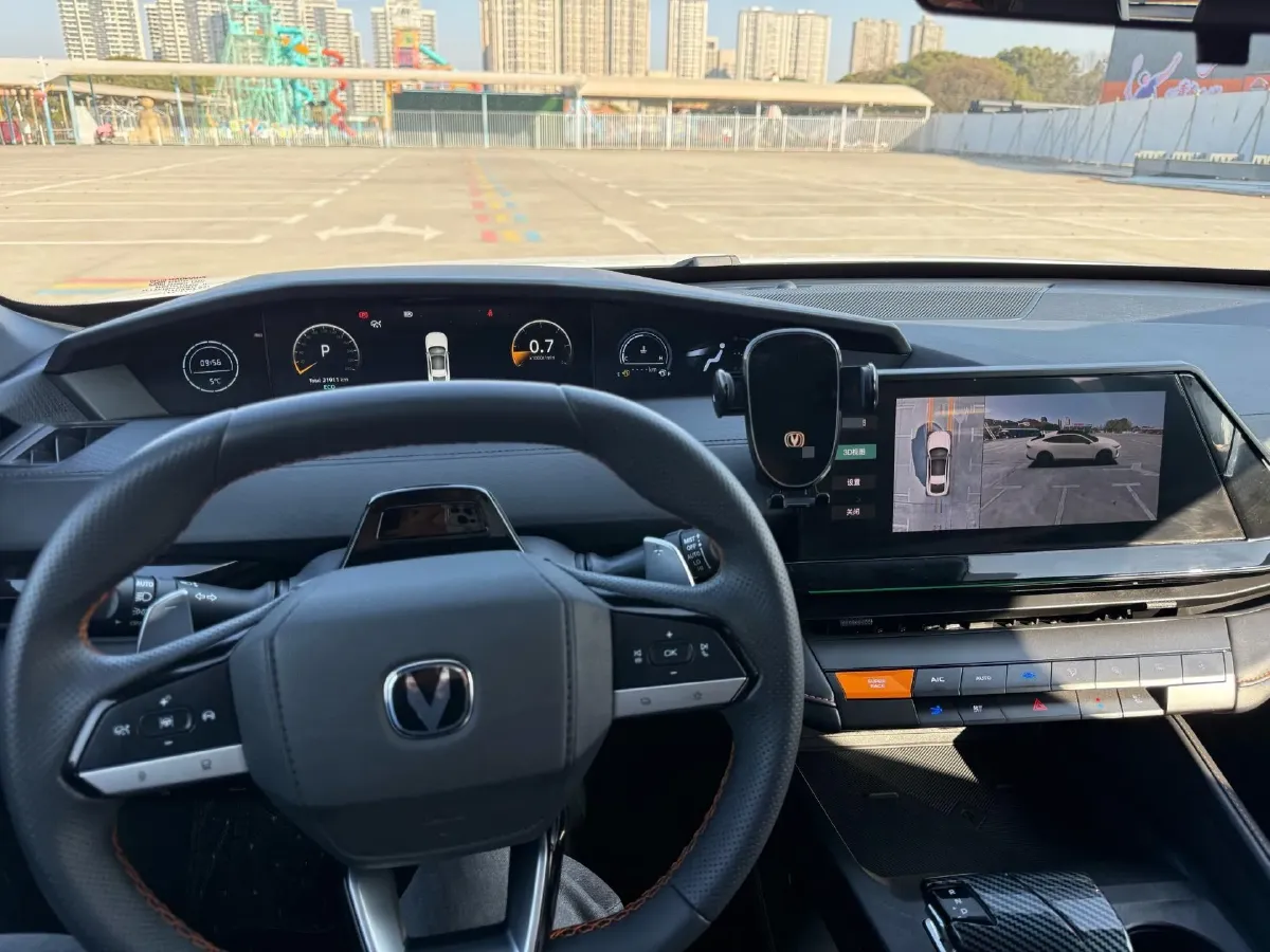 2024 ChangAn UNI-V 1.5T 188HP L4 7DCT,autocango,china used car exporter,china ev exporter,chinese used car exporter,chinese used ev exporter