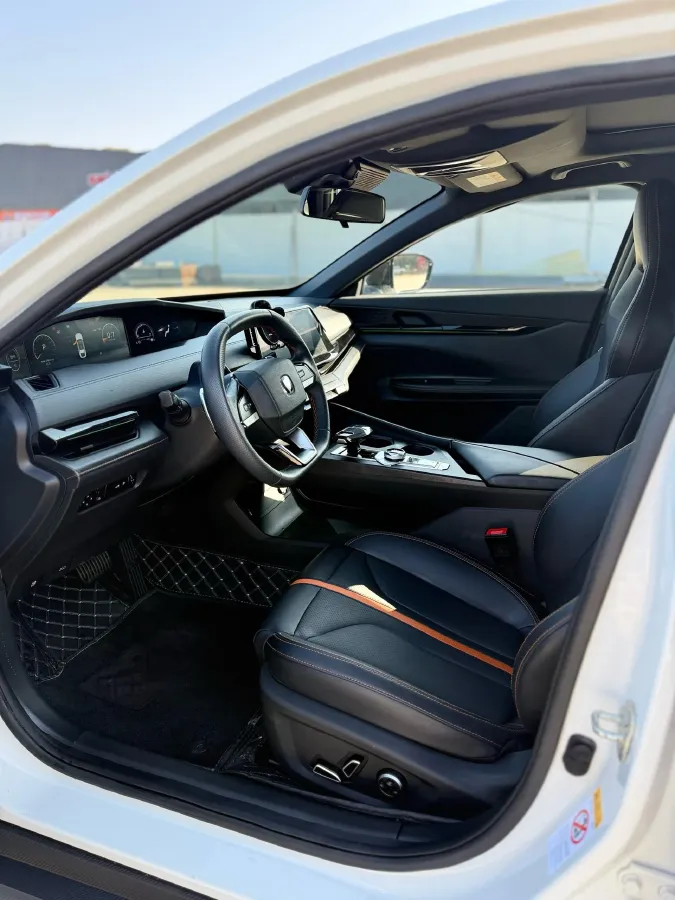 2024 ChangAn UNI-V 1.5T 188HP L4 7DCT,autocango,china used car exporter,china ev exporter,chinese used car exporter,chinese used ev exporter