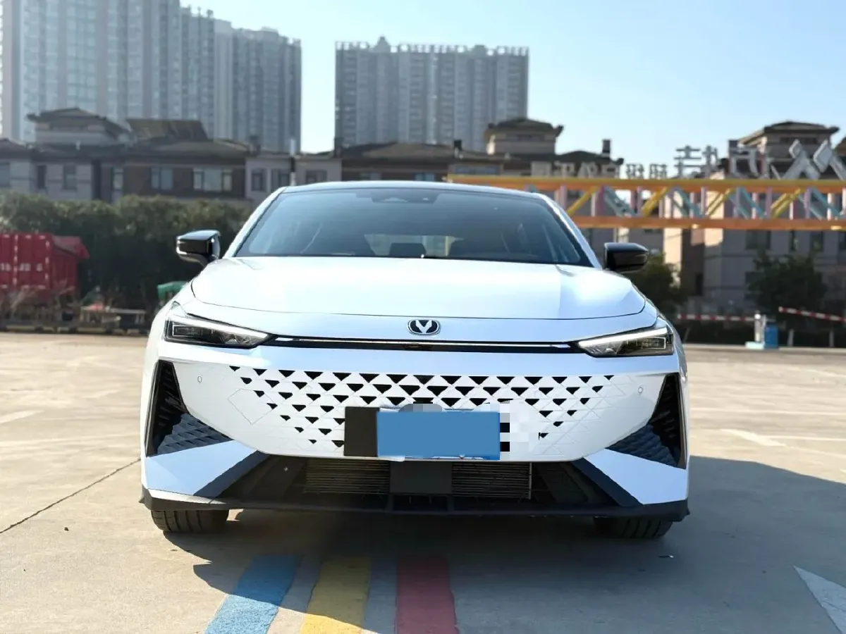 2024 ChangAn UNI-V 1.5T 188HP L4 7DCT,autocango,china used car exporter,china ev exporter,chinese used car exporter,chinese used ev exporter