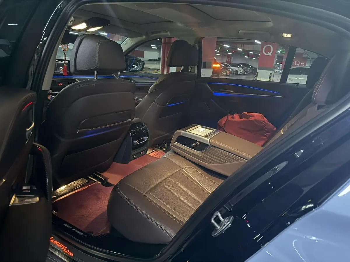 2021 BMW 5 Series 2.0T 252HP L4 8AT,autocango,china used car exporter,china ev exporter,chinese used car exporter,chinese used ev exporter