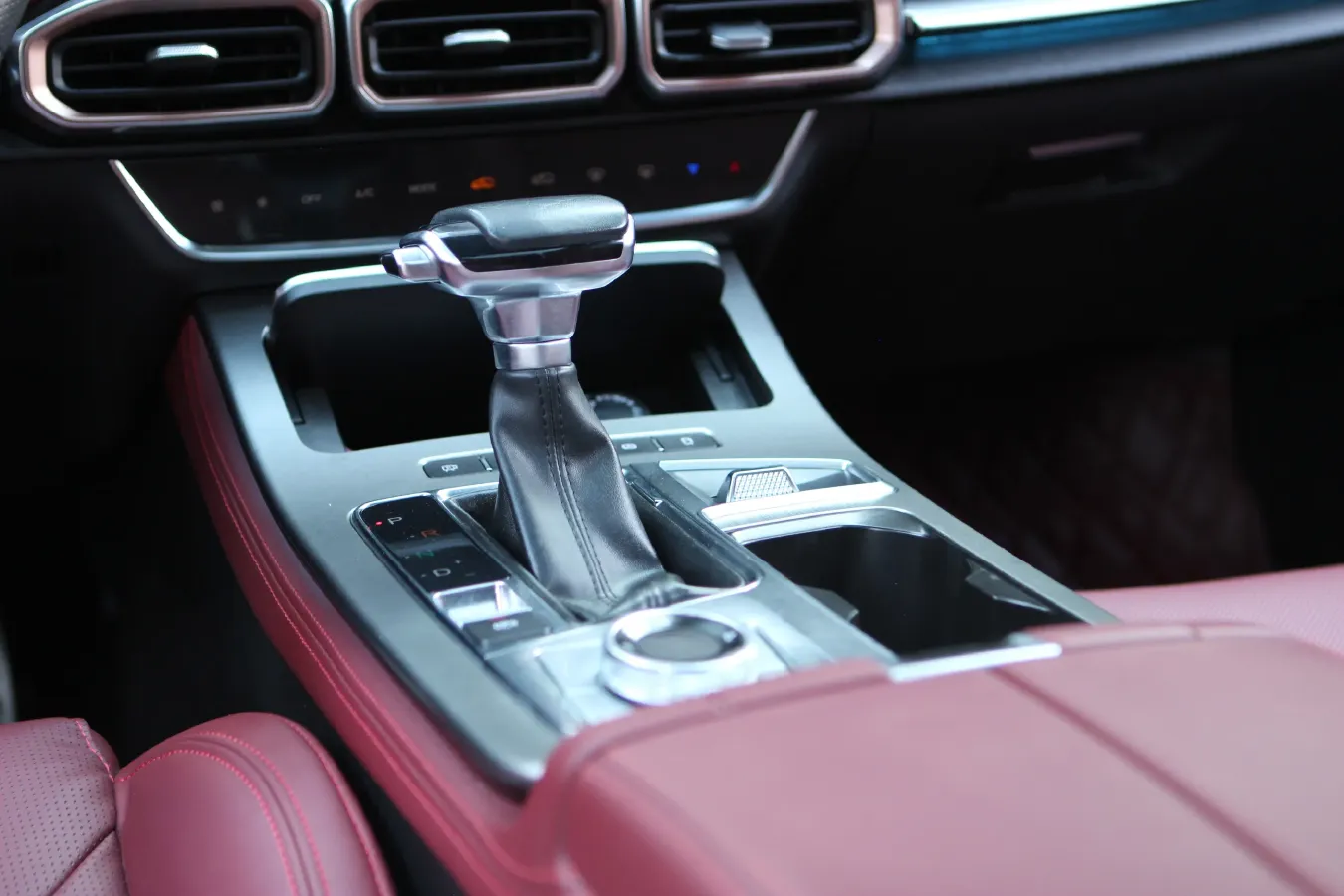 2021 Haval H6 Coupe 1.5T 169HP L4 7DCT,autocango,china used car exporter,china ev exporter,chinese used car exporter,chinese used ev exporter