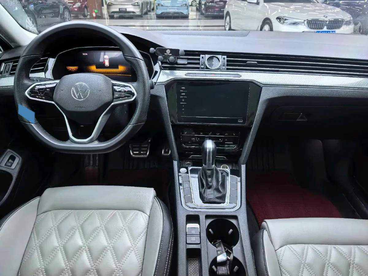 2023 Volkswagen Magotan 2.0T 186HP L4 7DCT,autocango,china used car exporter,china ev exporter,chinese used car exporter,chinese used ev exporter