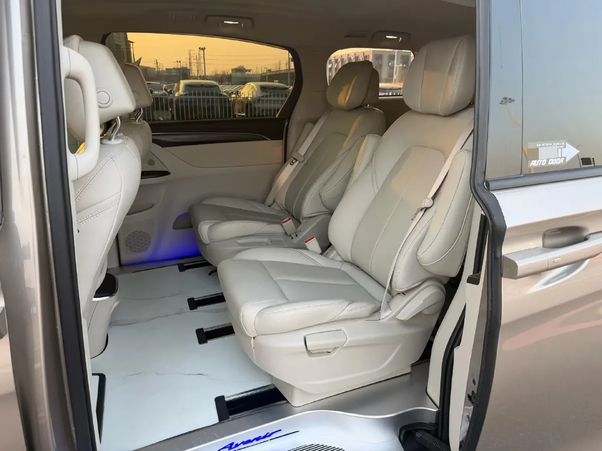 2023 Buick GL8 2.0T 237HP L4 9AT,autocango,china used car exporter,china ev exporter,chinese used car exporter,chinese used ev exporter