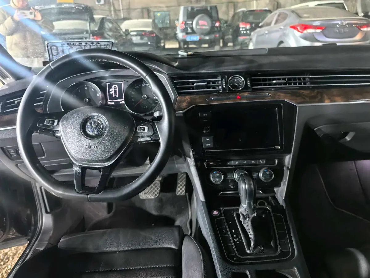 2019 Volkswagen Magotan 2.0T 186HP L4 7DCT,autocango,china used car exporter,china ev exporter,chinese used car exporter,chinese used ev exporter
