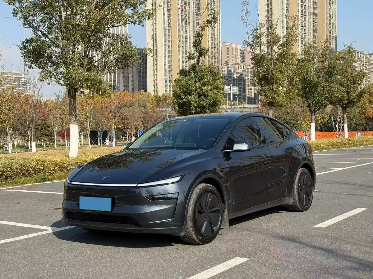 2025 Tesla Model Y BEV 62.5KWH