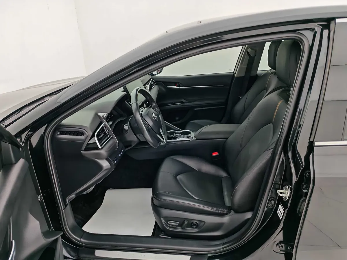 2023 Toyota Camry 2.5L 207HP L4 8AT,autocango,china used car exporter,china ev exporter,chinese used car exporter,chinese used ev exporter