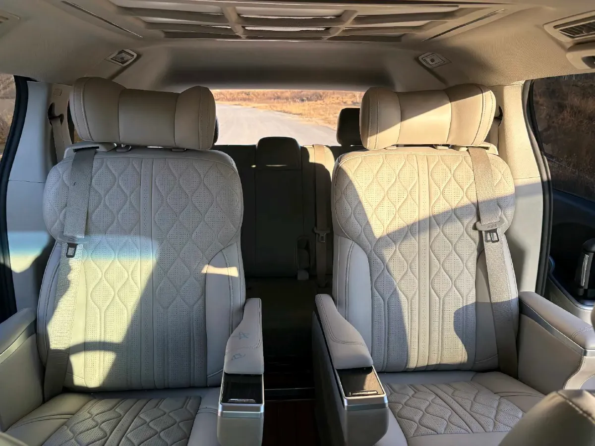 2022 Buick GL8 2.0T 237HP L4 9AT,autocango,china used car exporter,china ev exporter,chinese used car exporter,chinese used ev exporter