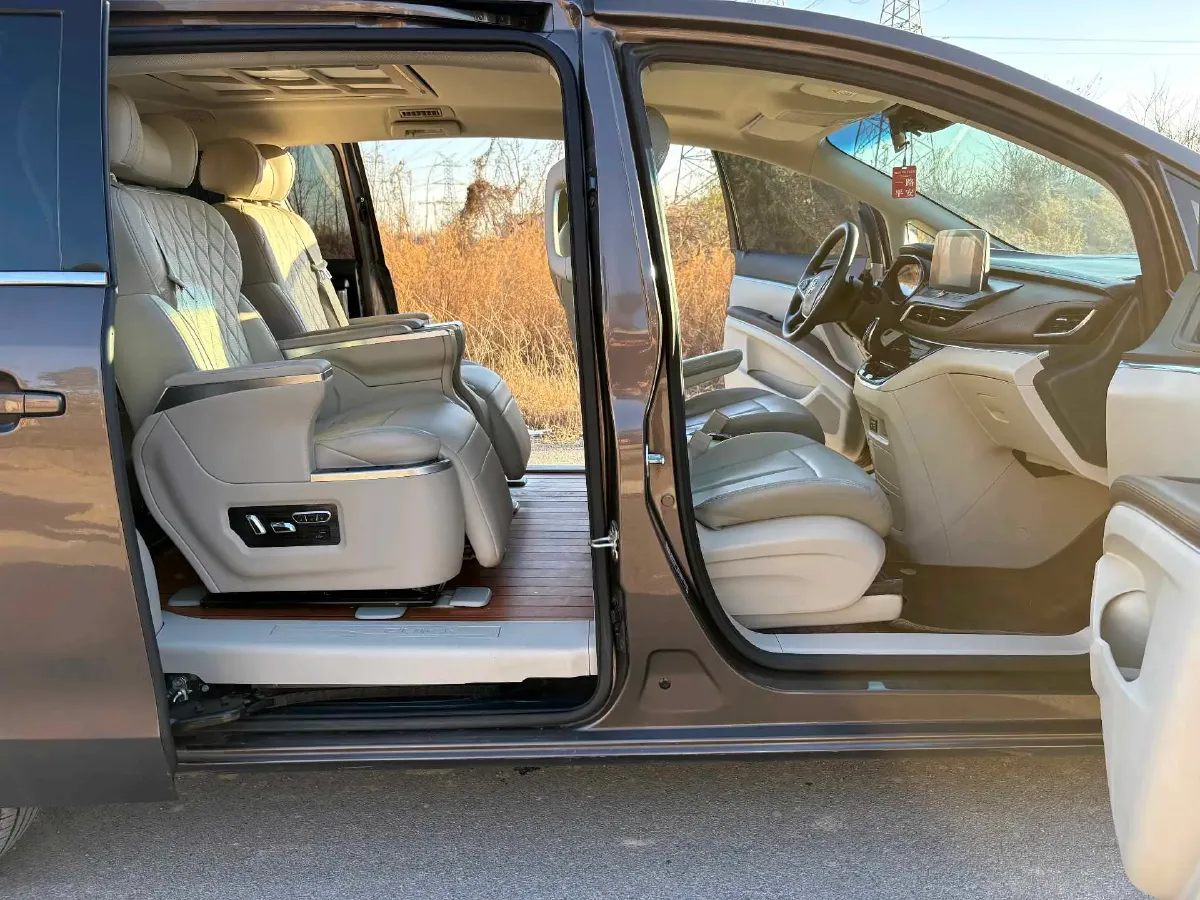 2022 Buick GL8 2.0T 237HP L4 9AT,autocango,china used car exporter,china ev exporter,chinese used car exporter,chinese used ev exporter